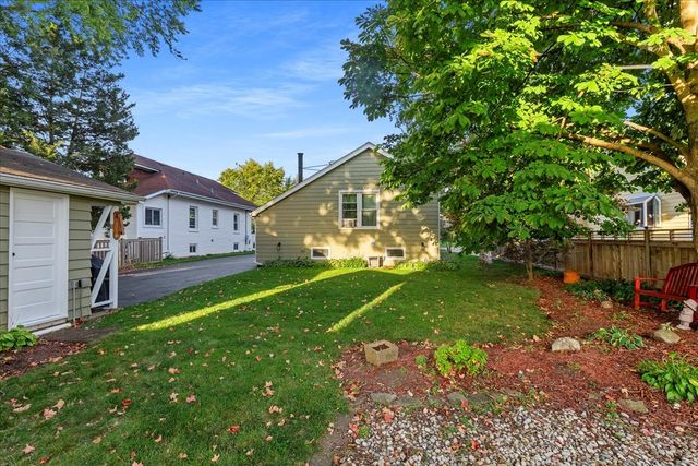 141 N cedar Street, Palatine, IL 60067