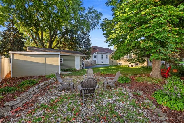 141 N cedar Street, Palatine, IL 60067