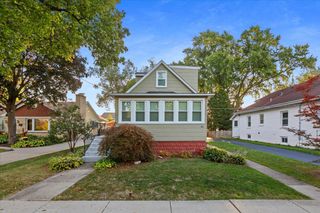 141 N cedar Street, Palatine, IL 60067