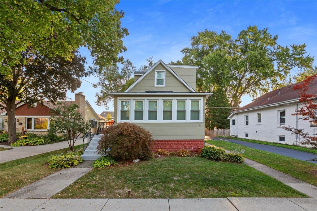 141 N cedar Street, Palatine, IL 60067
