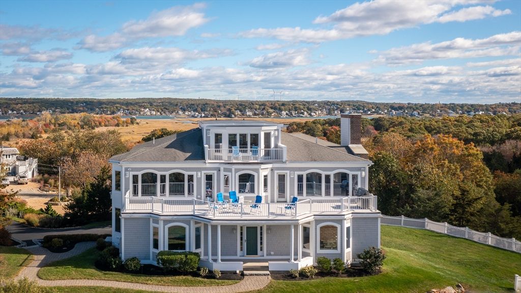 3 Longview Ter, Gloucester, MA 01930