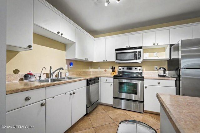 3591 KERNAN Boulevard 301, Jacksonville, FL 32224