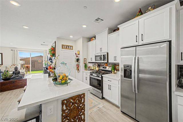 290 Fossil Falls Street, Henderson, NV 89015