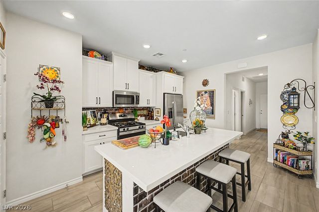 290 Fossil Falls Street, Henderson, NV 89015