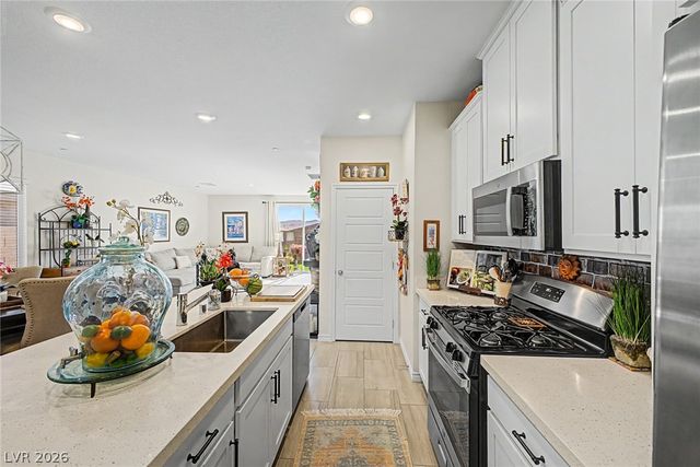 290 Fossil Falls Street, Henderson, NV 89015