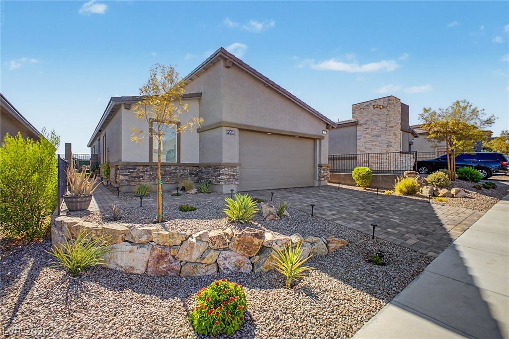 290 Fossil Falls Street, Henderson, NV 89015