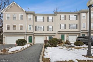 17 HILLVIEW CIR, Lansdowne, PA 19050