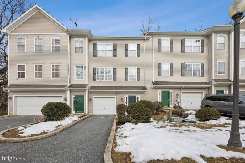 17 HILLVIEW CIR, Lansdowne, PA 19050