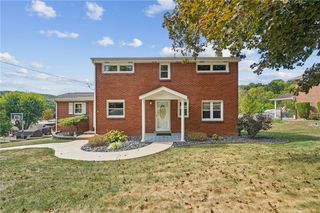 4029 Briarwood Dr, Hempfield Twp, PA 15644