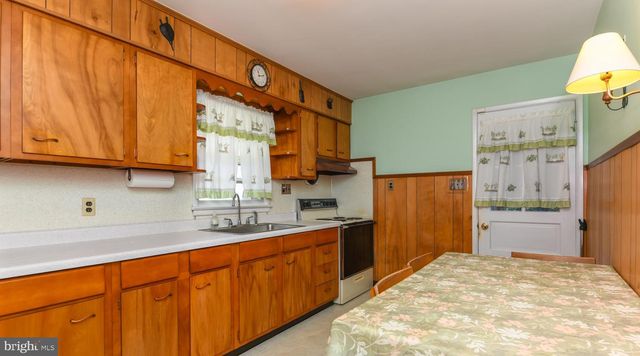 260 BEACON AVE, Paulsboro, NJ 08066