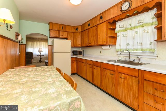 260 BEACON AVE, Paulsboro, NJ 08066