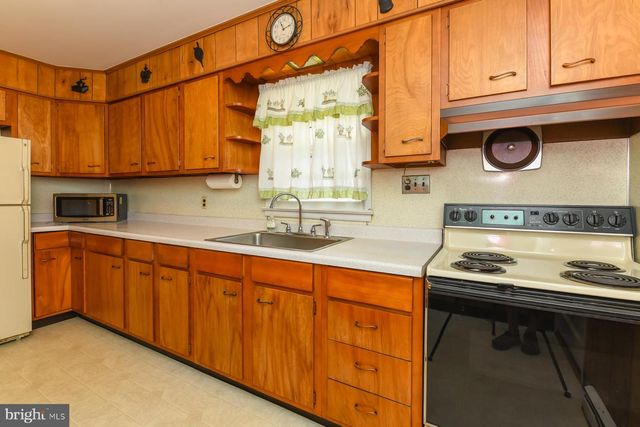 260 BEACON AVE, Paulsboro, NJ 08066