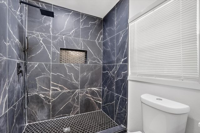 71 Crown Road, Willow Park, TX 76087