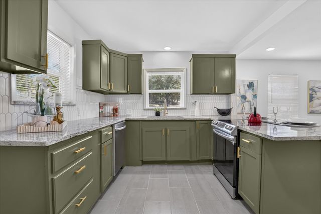 71 Crown Road, Willow Park, TX 76087