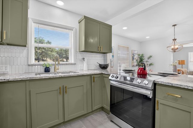 71 Crown Road, Willow Park, TX 76087
