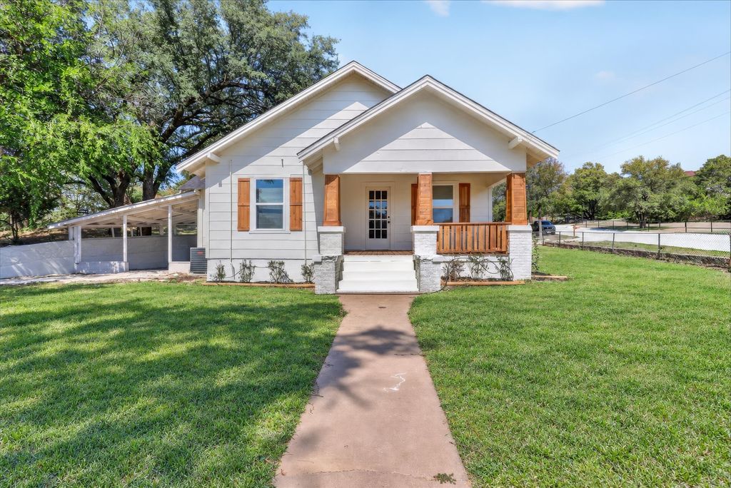 71 Crown Road, Willow Park, TX 76087