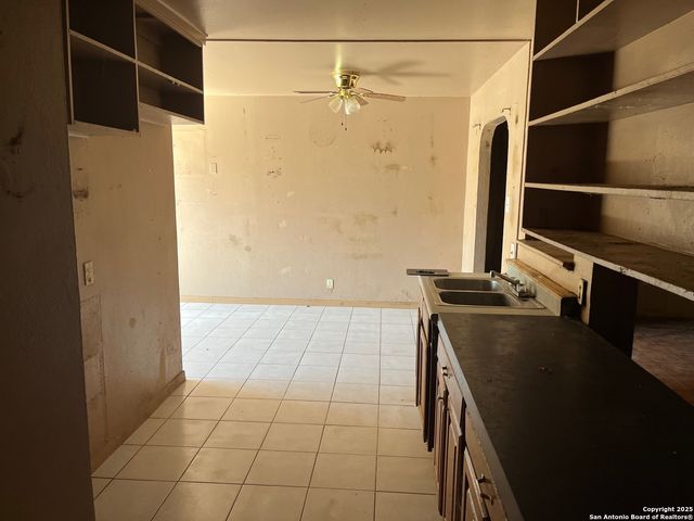 307 Cherry Ridge, San Antonio, TX 78213