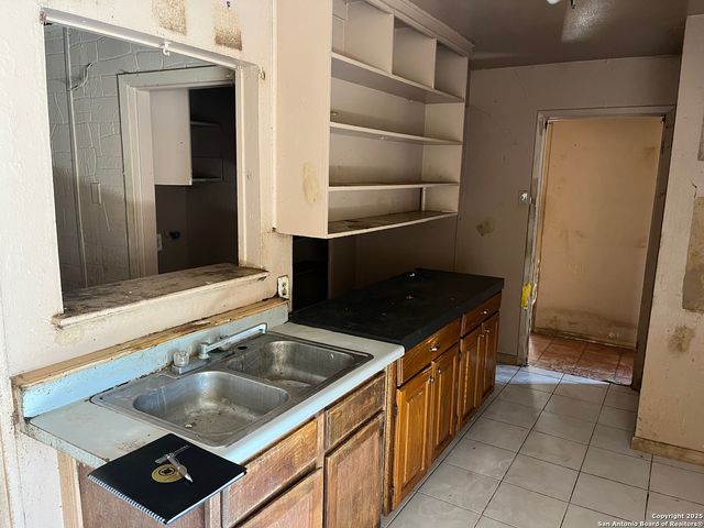 307 Cherry Ridge, San Antonio, TX 78213