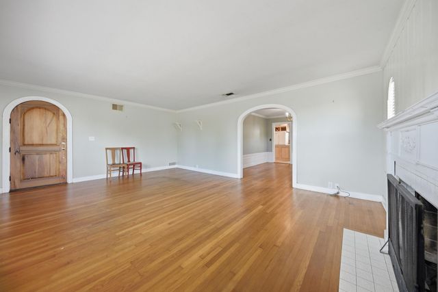 1284 E Hempstead Street, Giddings, TX 78942