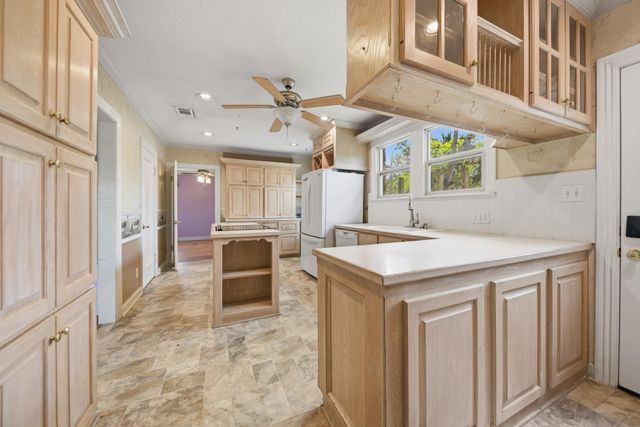 1284 E Hempstead Street, Giddings, TX 78942