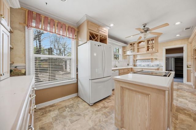 1284 E Hempstead Street, Giddings, TX 78942