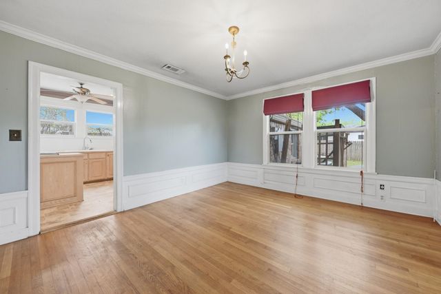 1284 E Hempstead Street, Giddings, TX 78942