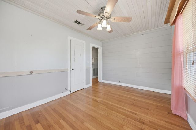 1284 E Hempstead Street, Giddings, TX 78942