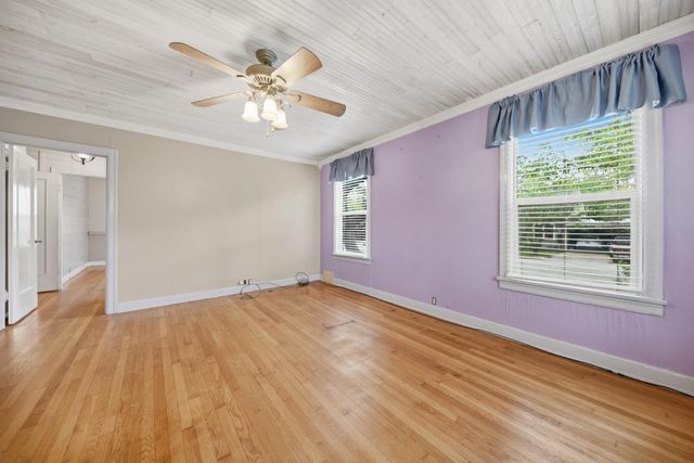 1284 E Hempstead Street, Giddings, TX 78942