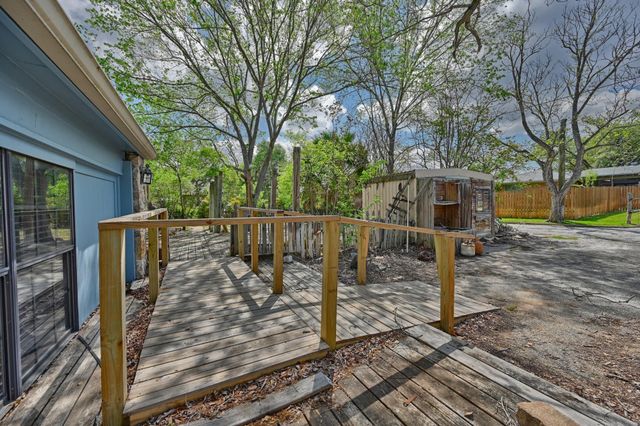 1284 E Hempstead Street, Giddings, TX 78942