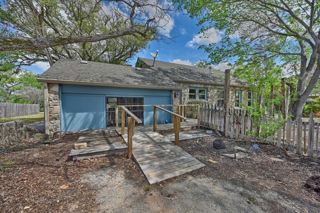 1284 E Hempstead Street, Giddings, TX 78942