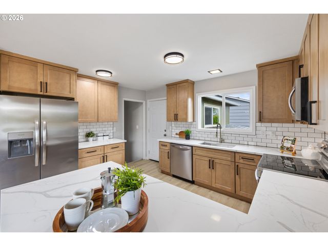 3911 N ATTU St, Portland, OR 97217