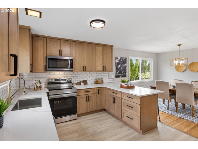 3911 N ATTU St, Portland, OR 97217