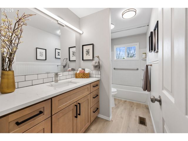 3911 N ATTU St, Portland, OR 97217