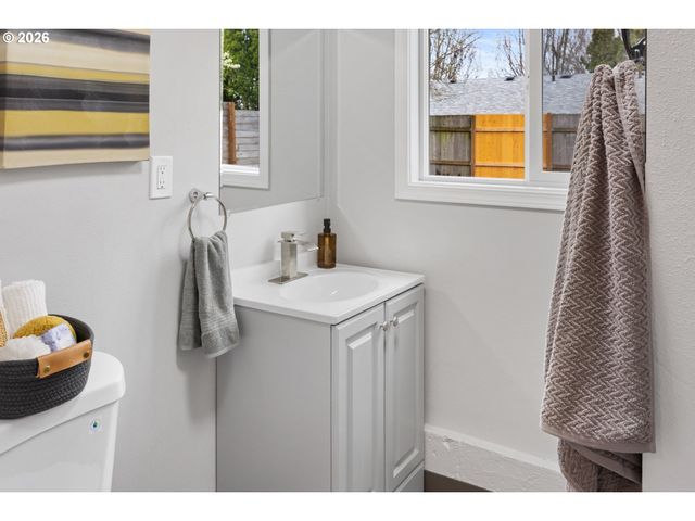 3911 N ATTU St, Portland, OR 97217