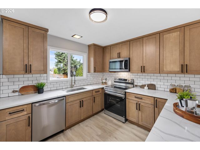 3911 N ATTU St, Portland, OR 97217