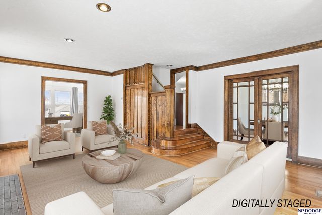 102 N 55 Street, Omaha, NE 68132