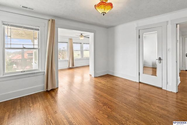 102 N 55 Street, Omaha, NE 68132