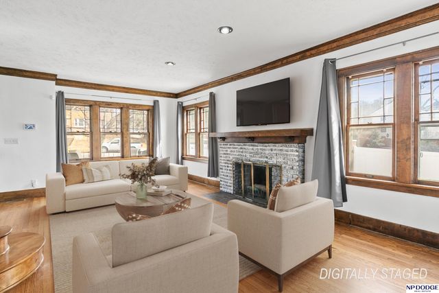 102 N 55 Street, Omaha, NE 68132