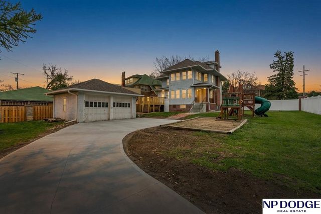 102 N 55 Street, Omaha, NE 68132