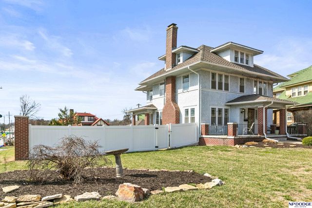 102 N 55 Street, Omaha, NE 68132