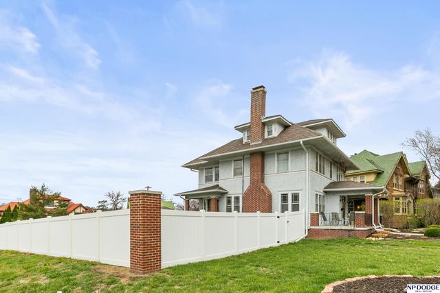 102 N 55 Street, Omaha, NE 68132
