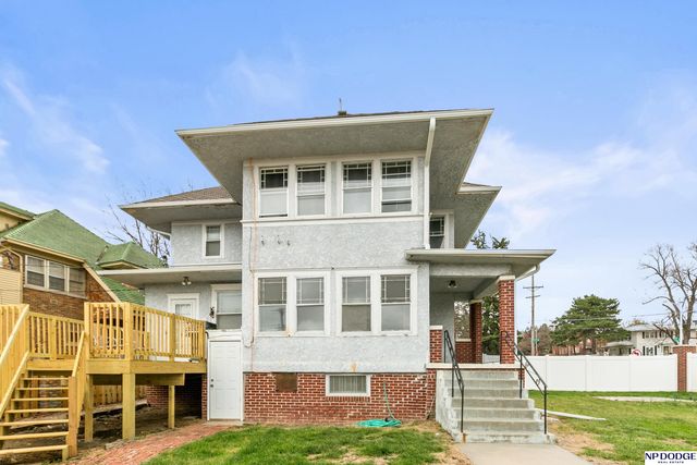 102 N 55 Street, Omaha, NE 68132