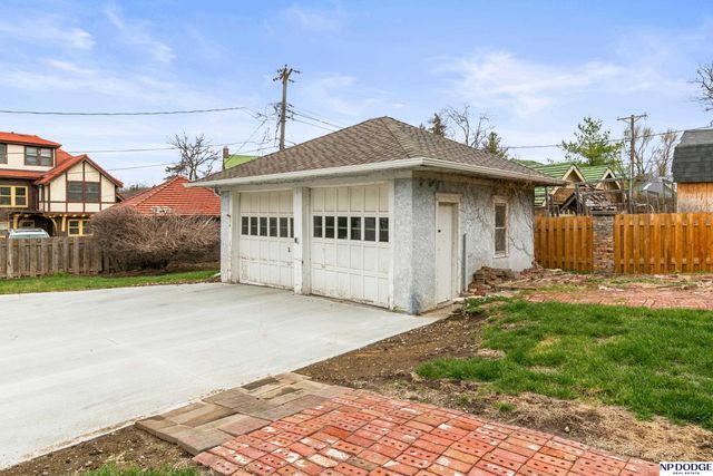 102 N 55 Street, Omaha, NE 68132