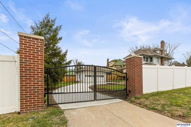 102 N 55 Street, Omaha, NE 68132