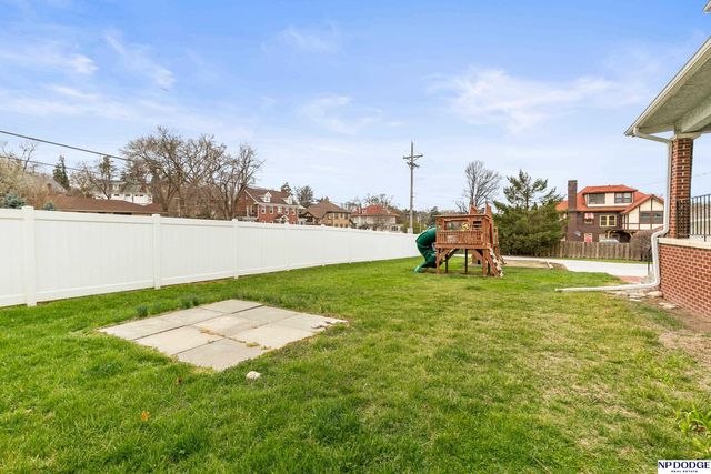 102 N 55 Street, Omaha, NE 68132
