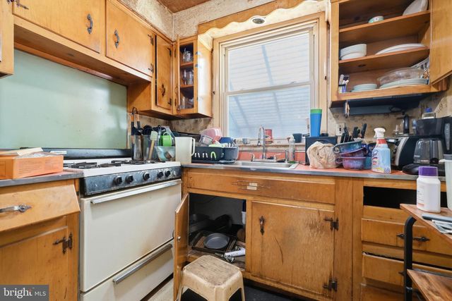 2111 OAKMONT ST, Philadelphia, PA 19152