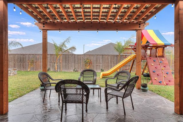 7938 Fort Griffen Dr, Corpus Christi, TX 78414