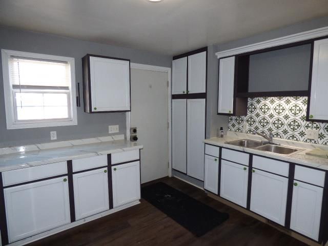 827 Garfield Avenue, Beloit, WI 53511