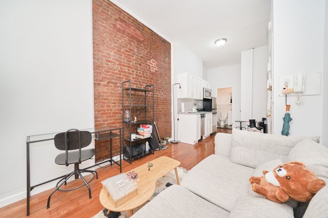 331 W 43rd Street 1BB, New York City, NY 10036