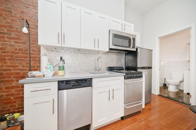 331 W 43rd Street 1BB, New York City, NY 10036